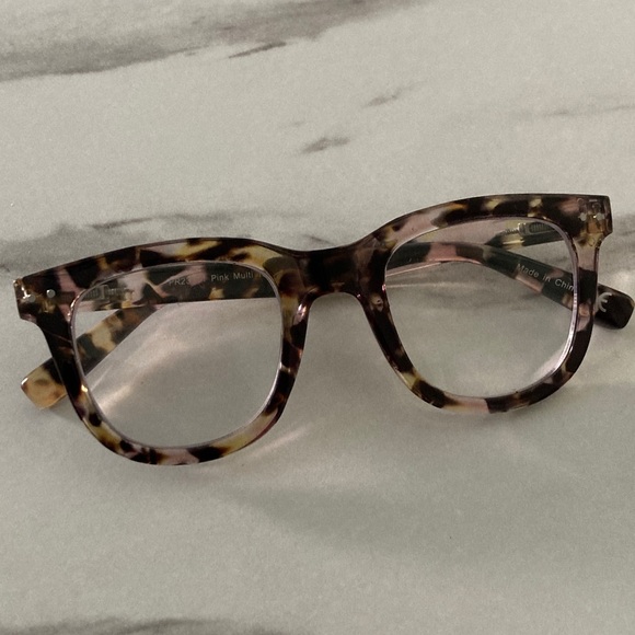 Tortoise Shell Pattern Glasses - Picture 5 of 16